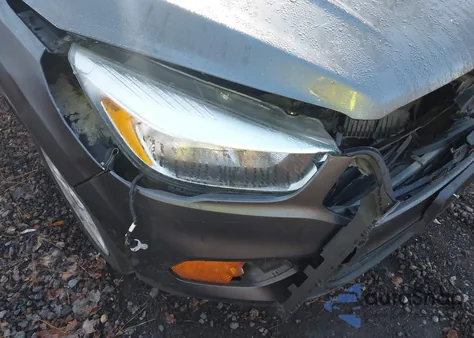 2017 Ford Escape S z USA, uszkodzony, nr VIN 1FMCU0F78HUC05751